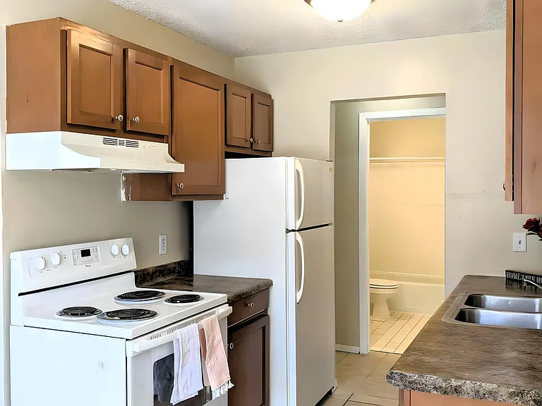 1067 Van Dyke St — Photo 46