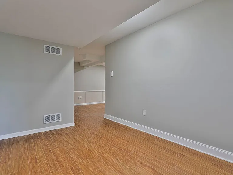 41A Howe Ln — Photo 10