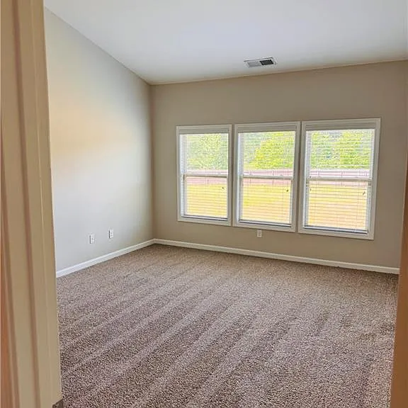 1335 Hampton Oaks Dr — Photo 9