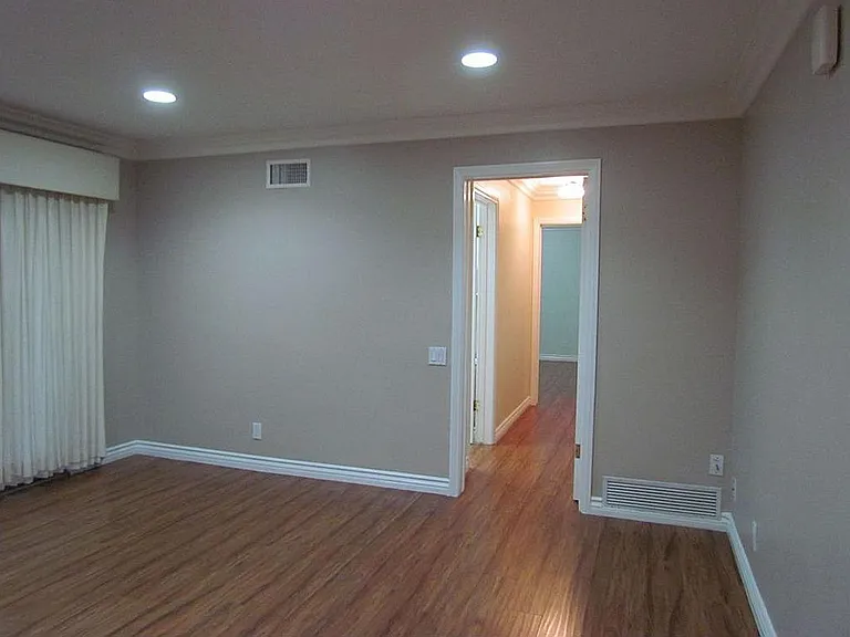 Vanowen St — Photo 5