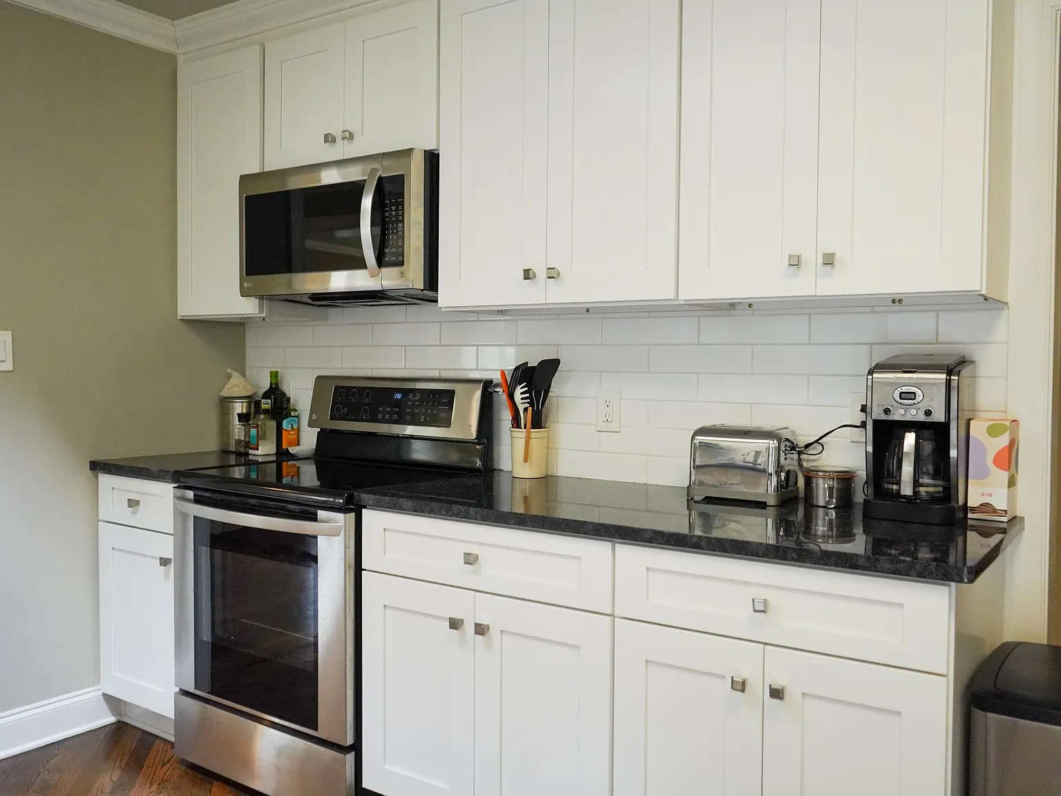 3 bed, 1927 sqft, $3,295 — Photo 4