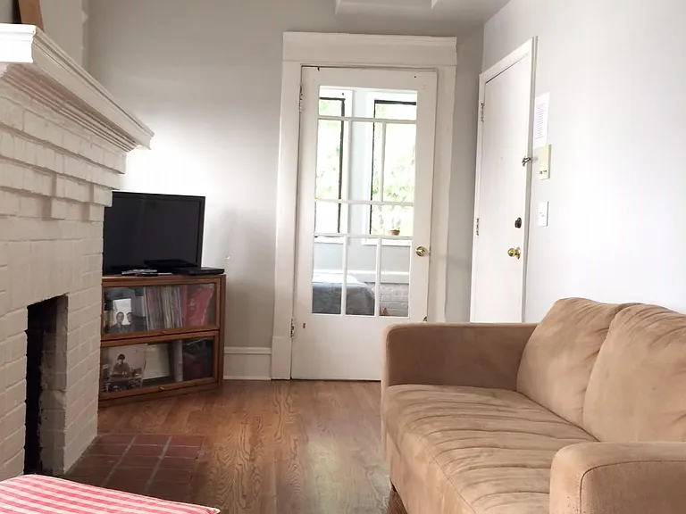 332 4th St NE #2 — Photo 3