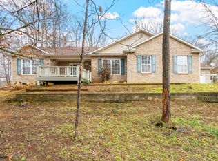 1890 Riley Dr, Lenoir City, TN 37771