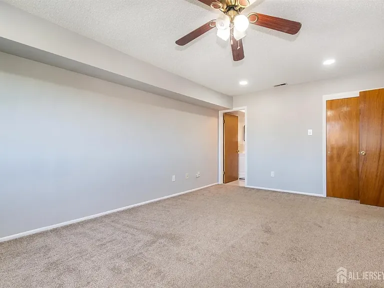 1614 Edison Glen Ter — Photo 11