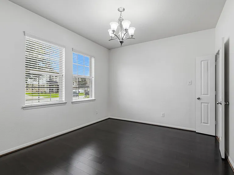 271 Westwood Dr — Photo 9