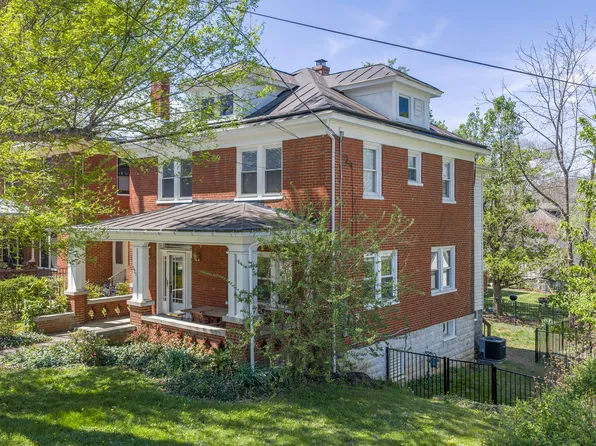 521 S Main St, Lexington, VA 24450