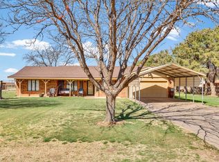 910 Robin Rd, Levelland, TX 79336