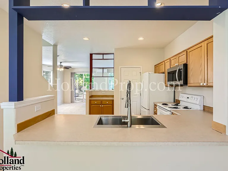222 NE 76th Ave — Photo 13