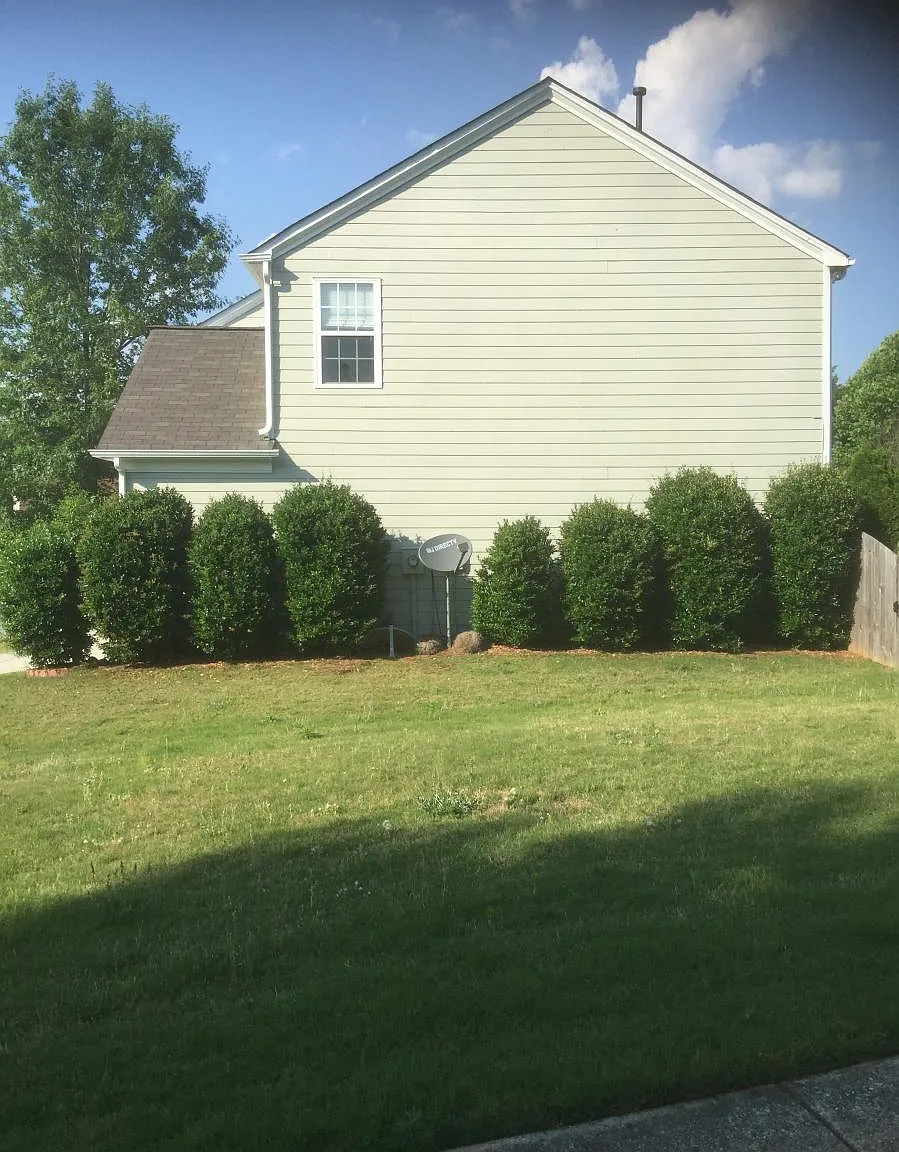 4 bed, 2.5 bath, 2486 sqft, $2,450 — Photo 3