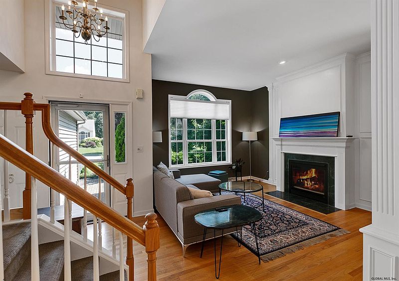 3rd image of 5 SUNDANCE Drive