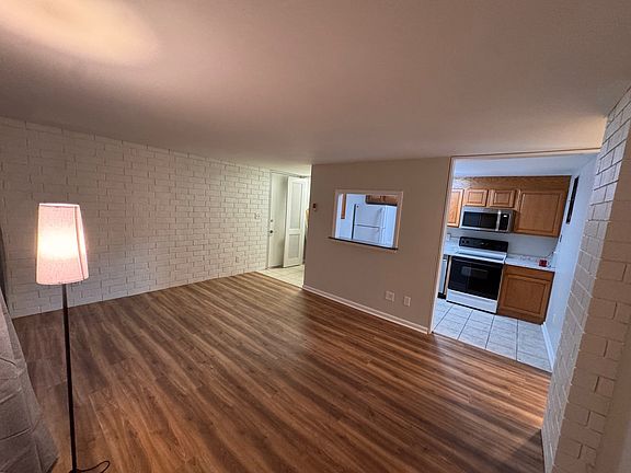 Living room to kitchen and from door
Approx, 16.5' by 12.5'