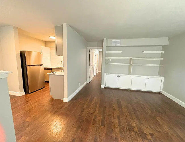 2519 E 10th St — Photo 5