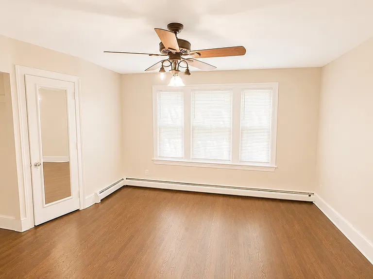 519 N Saint George St — Photo 14