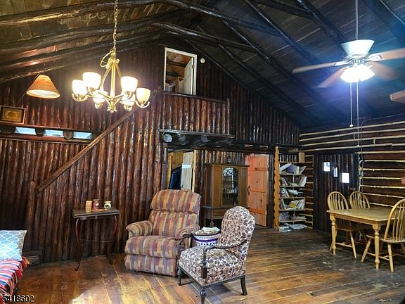 4th image of 40 Meyers Rd