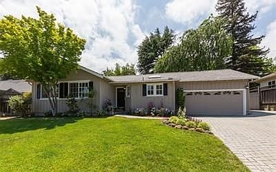 3rd image of 10595 Creston Dr
