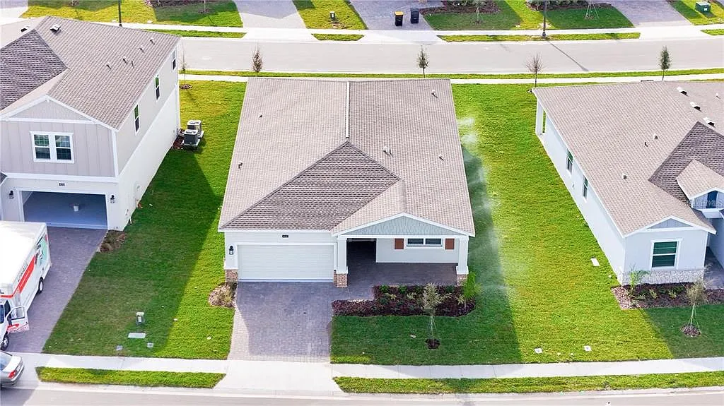 4 bed, 3.0 bath, 2105 sqft, $3,000 — Photo 1