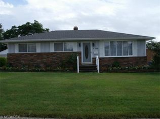 6816 Day Dr, Parma, OH 44129