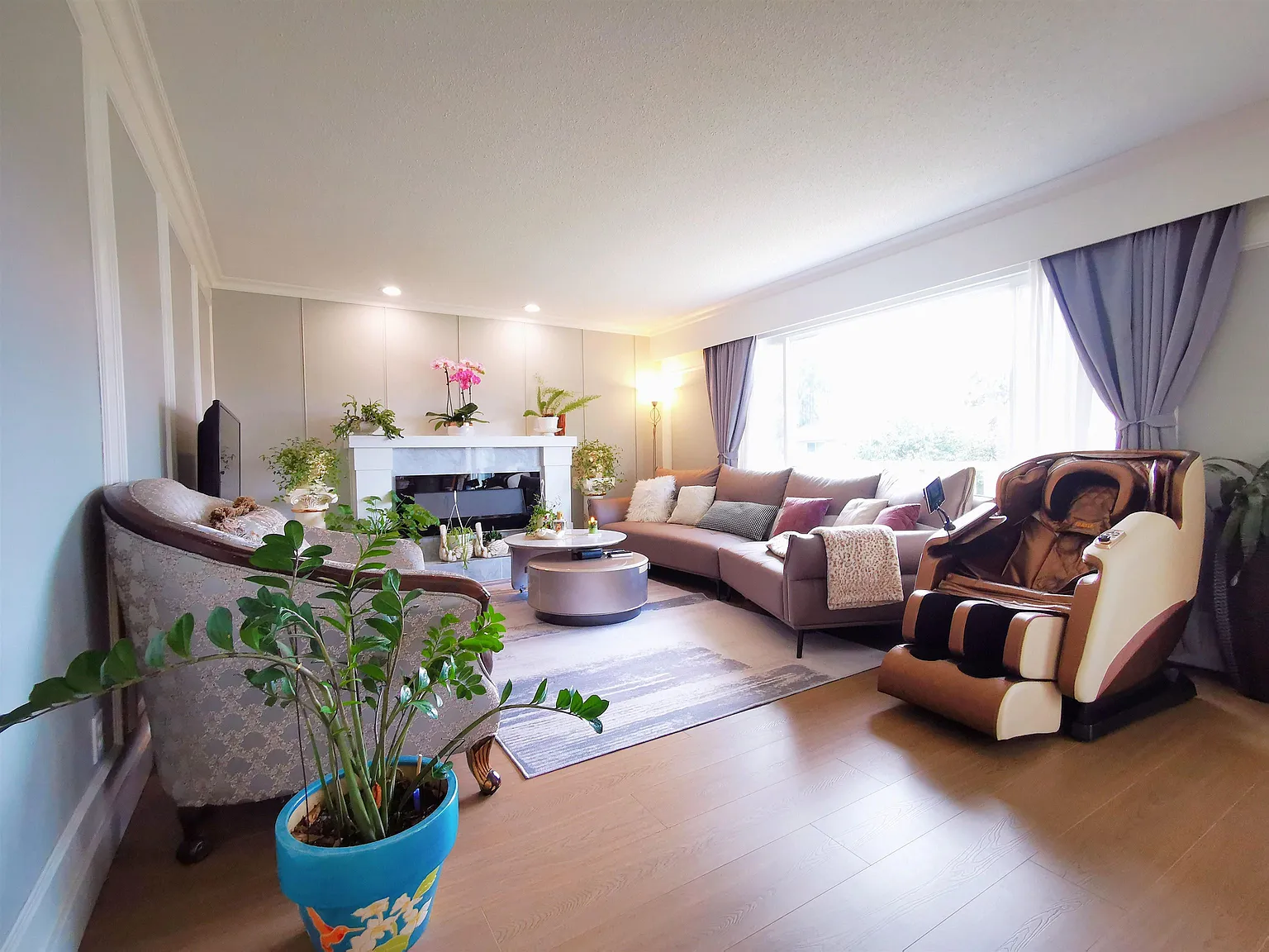 7460 Thormanby Cres photo 1