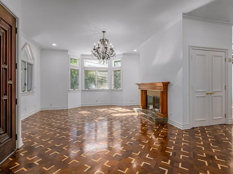 2334 Benedict Canyon Dr — Photo 3