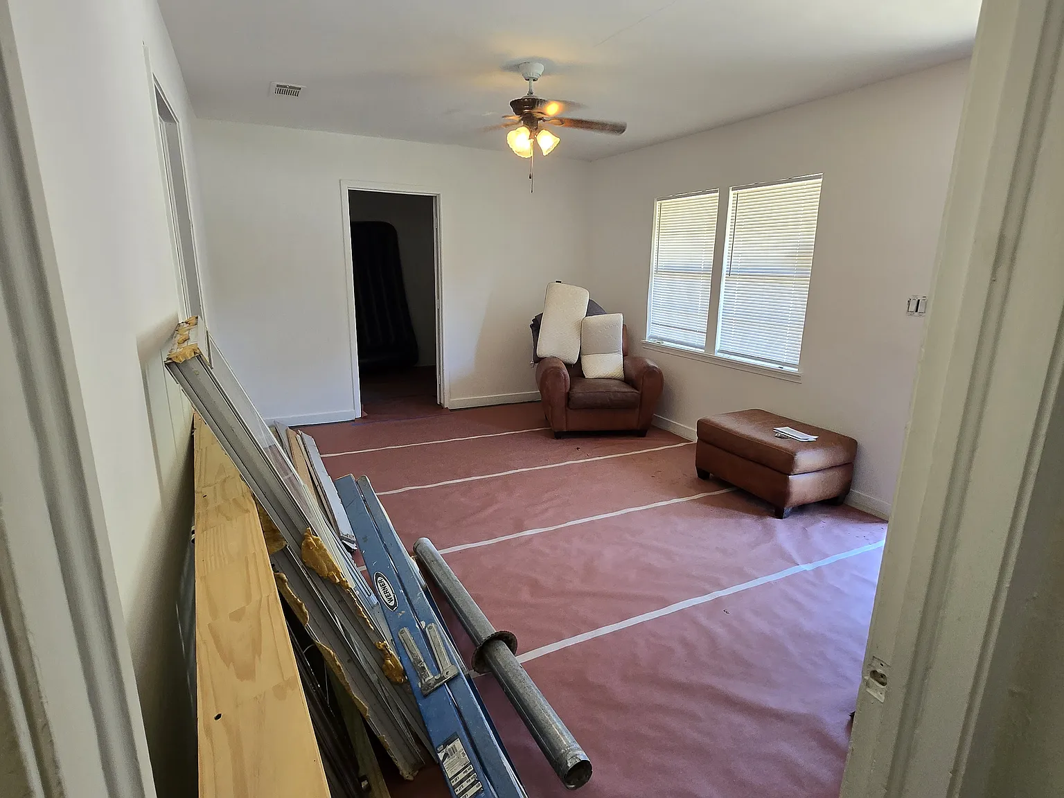 3 bed, 928 sqft, $1,000 — Photo 3