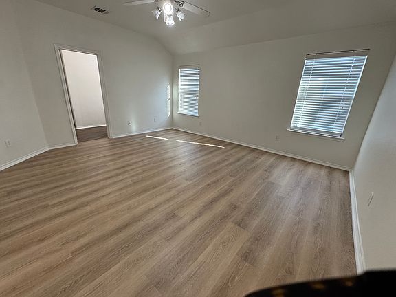 2nd image of 1006 Lancashire Ln