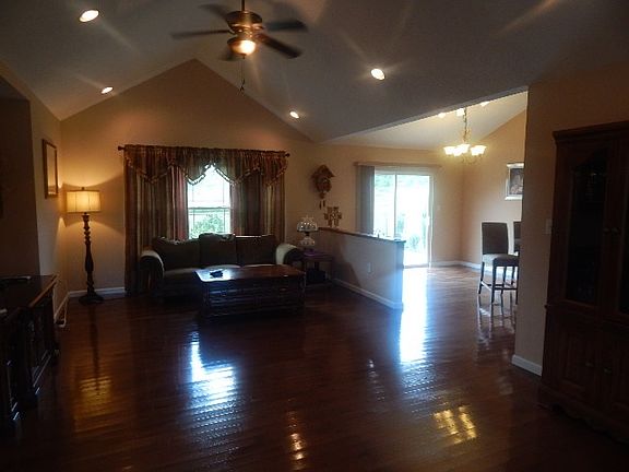 5th image of 1038 Rachel Dr