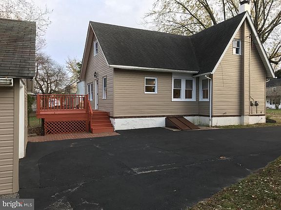 4th image of 104 Jefferson Ave