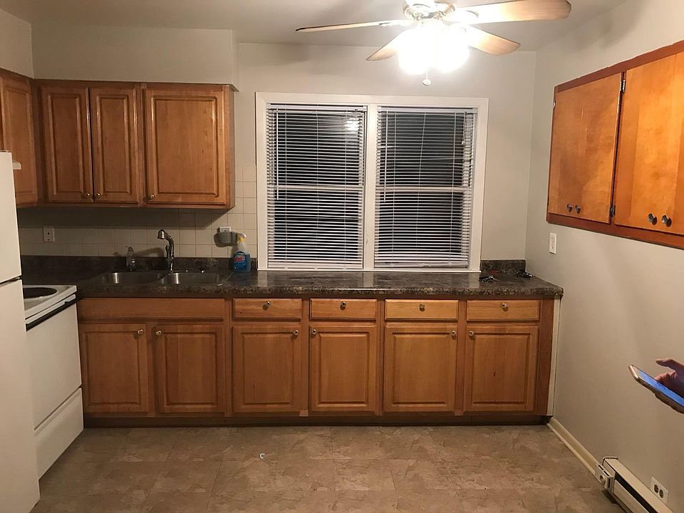 1st image of 11005 S Lloyd Dr APT 3