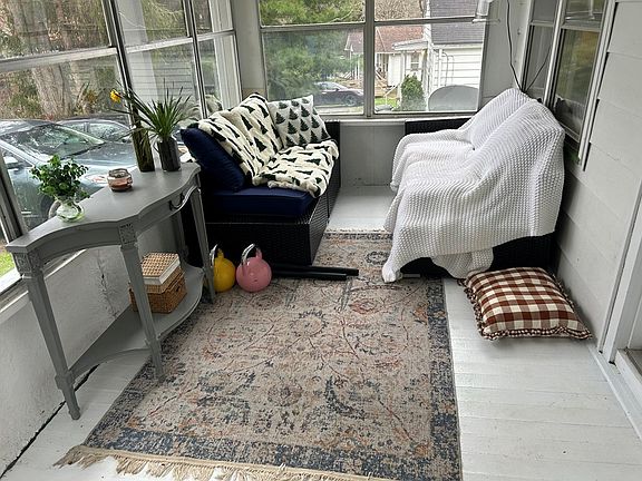 3rd image of 566 S 3rd Ave
