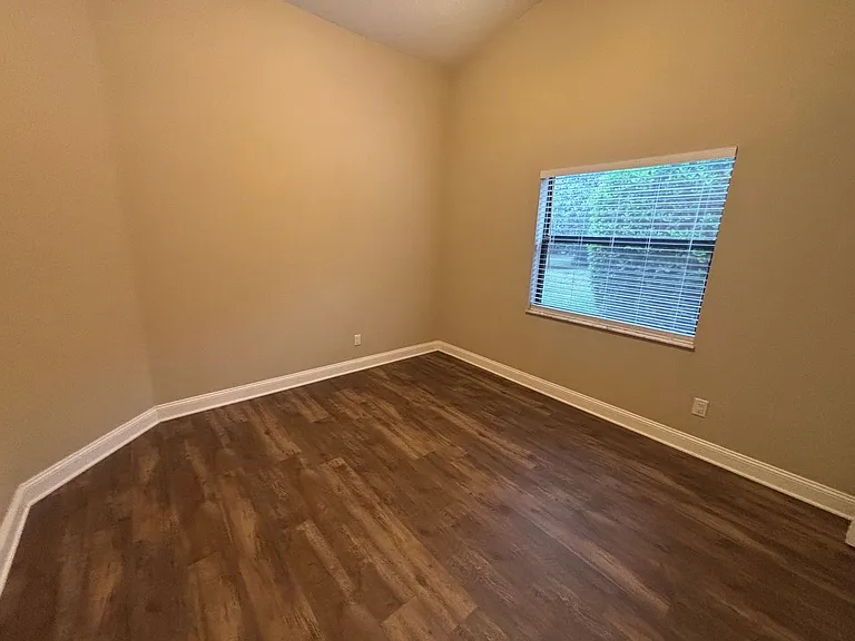 1130 W Olympia St — Photo 17