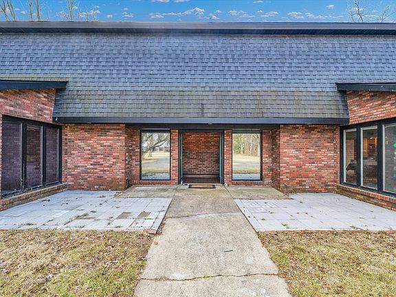 4th image of 1601 E Golf Dr