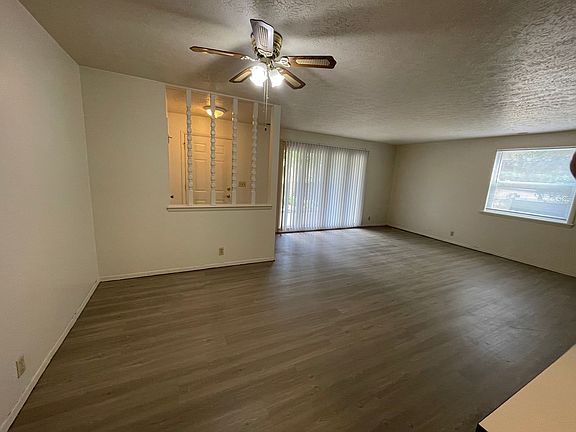 3rd image of 900 N 21st St APT 1