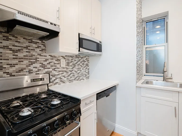 3157 Broadway #16 — Photo 7