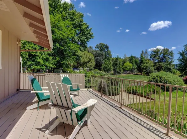 18215 Lake Forest Dr, Penn Valley, CA 95946