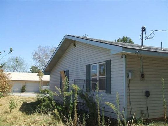 4th image of 409 N Texoma Ave
