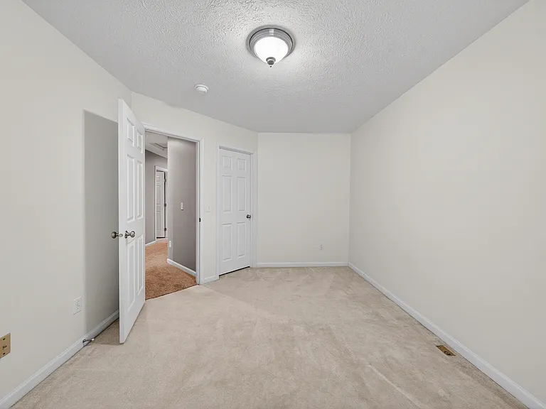 109 Clay Ct — Photo 10