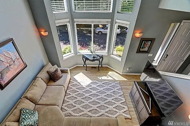 440 Tacoma Ave NE — Photo 2