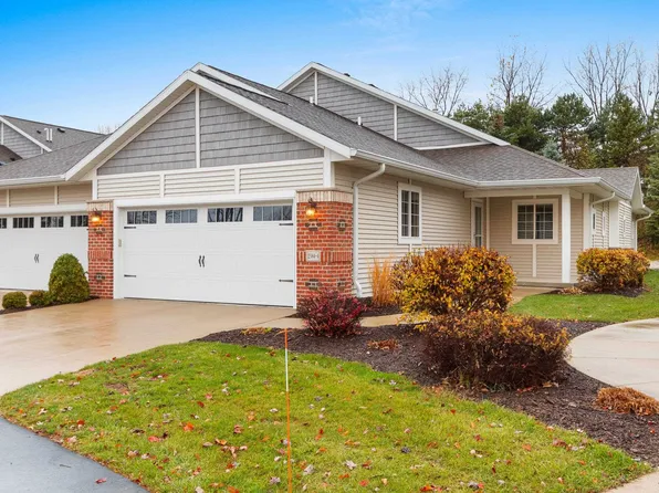 2584 Bay Harbor Cir #4, Green Bay, WI 54304