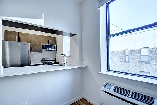 Rented by Urbane Brokerage | media 9