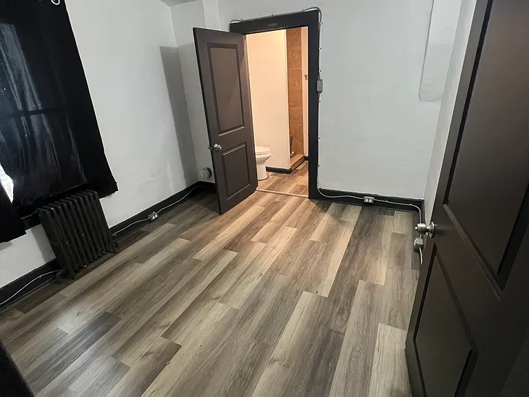 22711 Stephens St — Photo 5