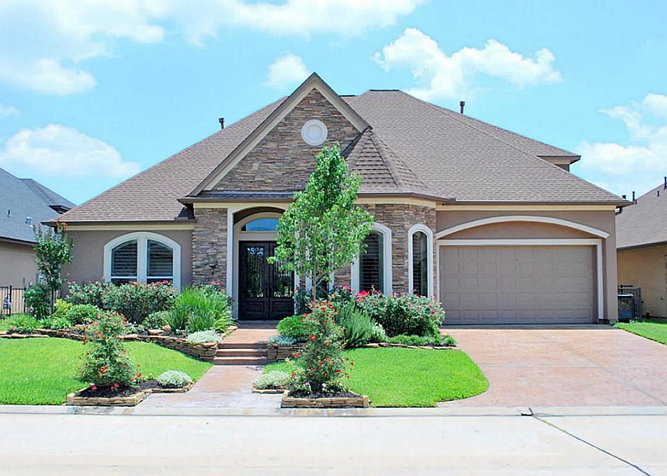 1st image of 16027 Comal Bend Ln