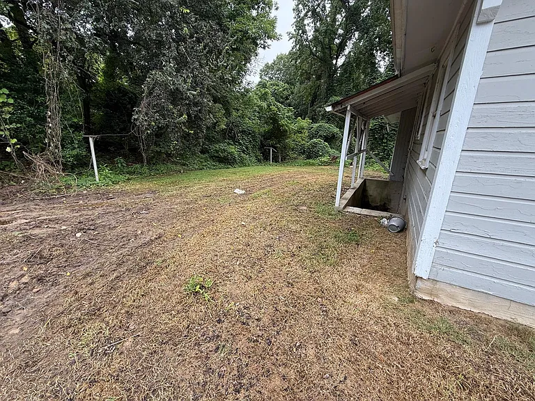 1500 Lake Village Dr — Photo 2