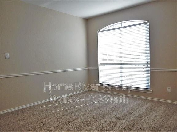5th image of 1296 Seymour Dr