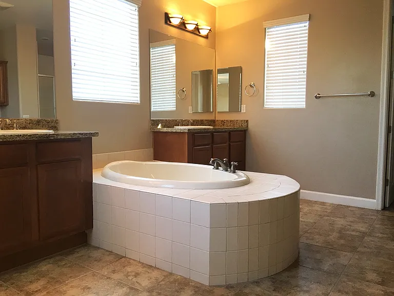 300 W Wisteria Pl — Photo 30