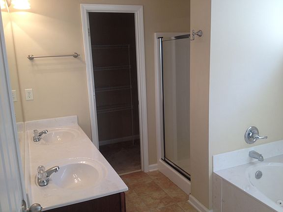 Doub. bowl vanity sep Shower