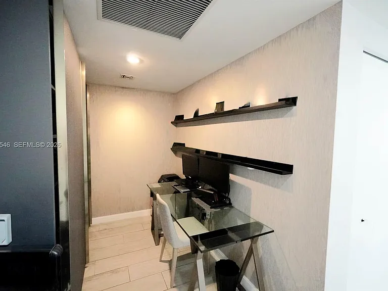 55 SW 9th St #1001 — Photo 7