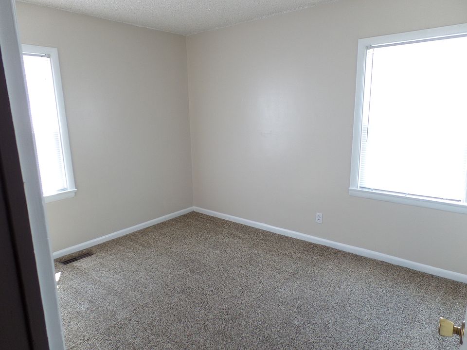 2nd image of 3945 S Raymond Ave