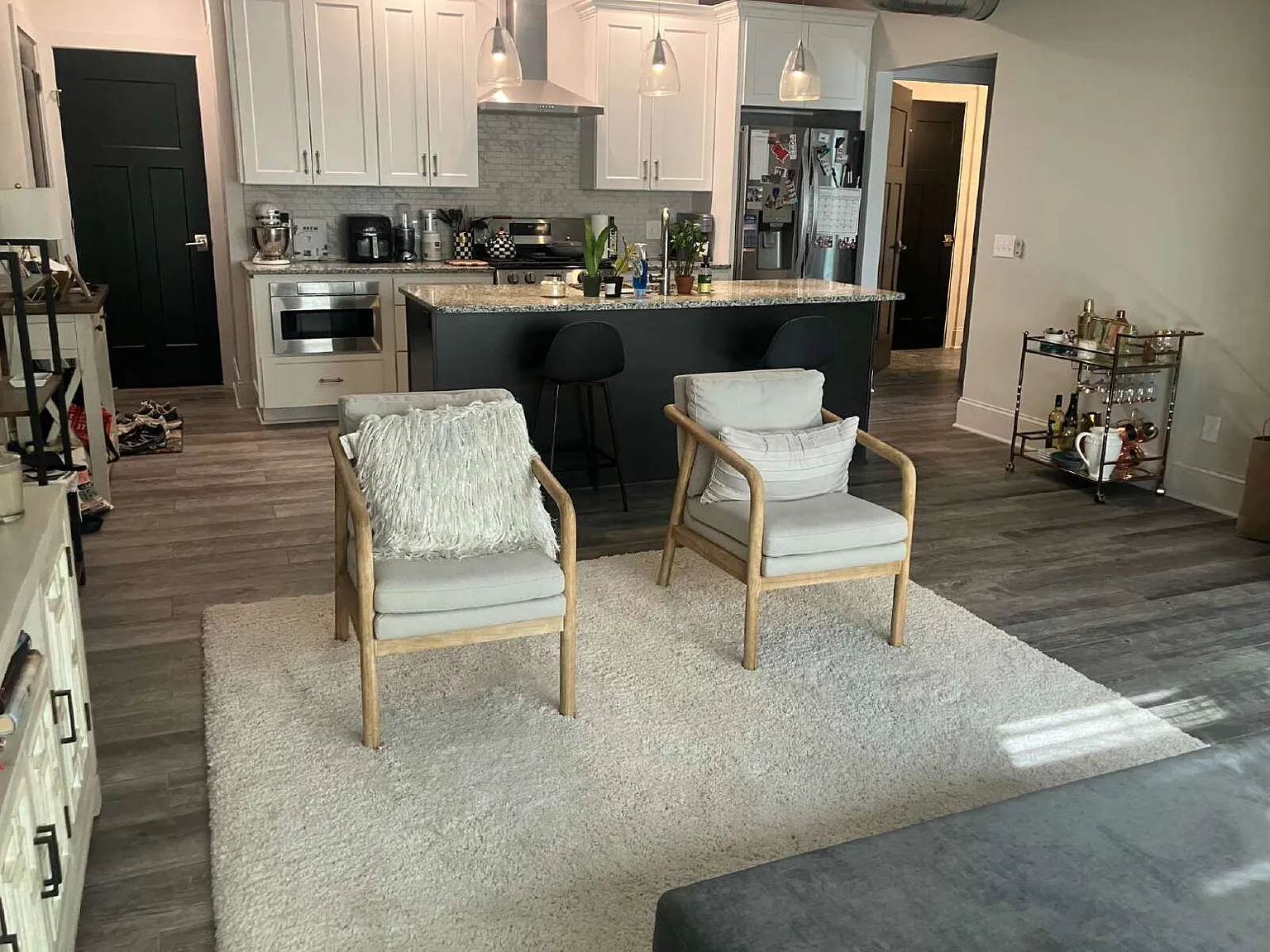 1 bed, 1.0 bath, 860 sqft, $1,915 — Photo 2