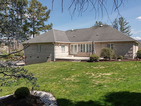 3rd image of 225 Sherwood Rd