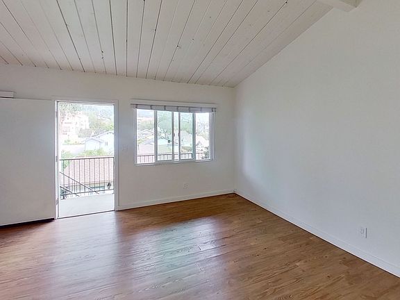 4th image of 411 E Micheltorena St APT L